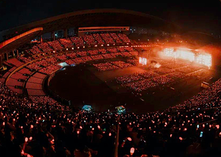 悟空體育透明屏閃耀周杰倫張韶涵演唱會和GETshow展！