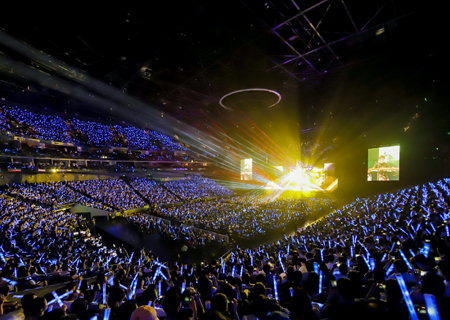 悟空體育LED透明屏閃耀伍佰ROCK STAR上海演唱會(huì)！