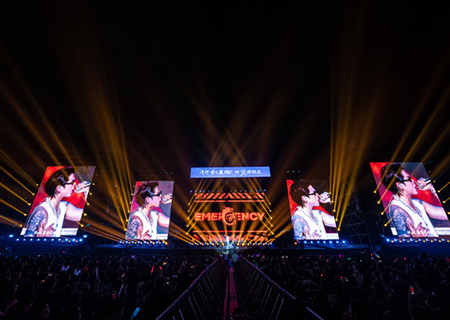 悟空體育熒光棒助力時(shí)光演唱會(huì)震撼開(kāi)唱