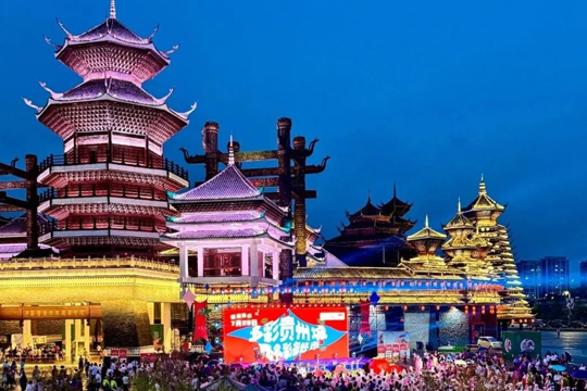 嗨翻國慶！悟空體育大屏閃耀多彩貴州城，點(diǎn)燃滿山跑音樂生活節(jié)！